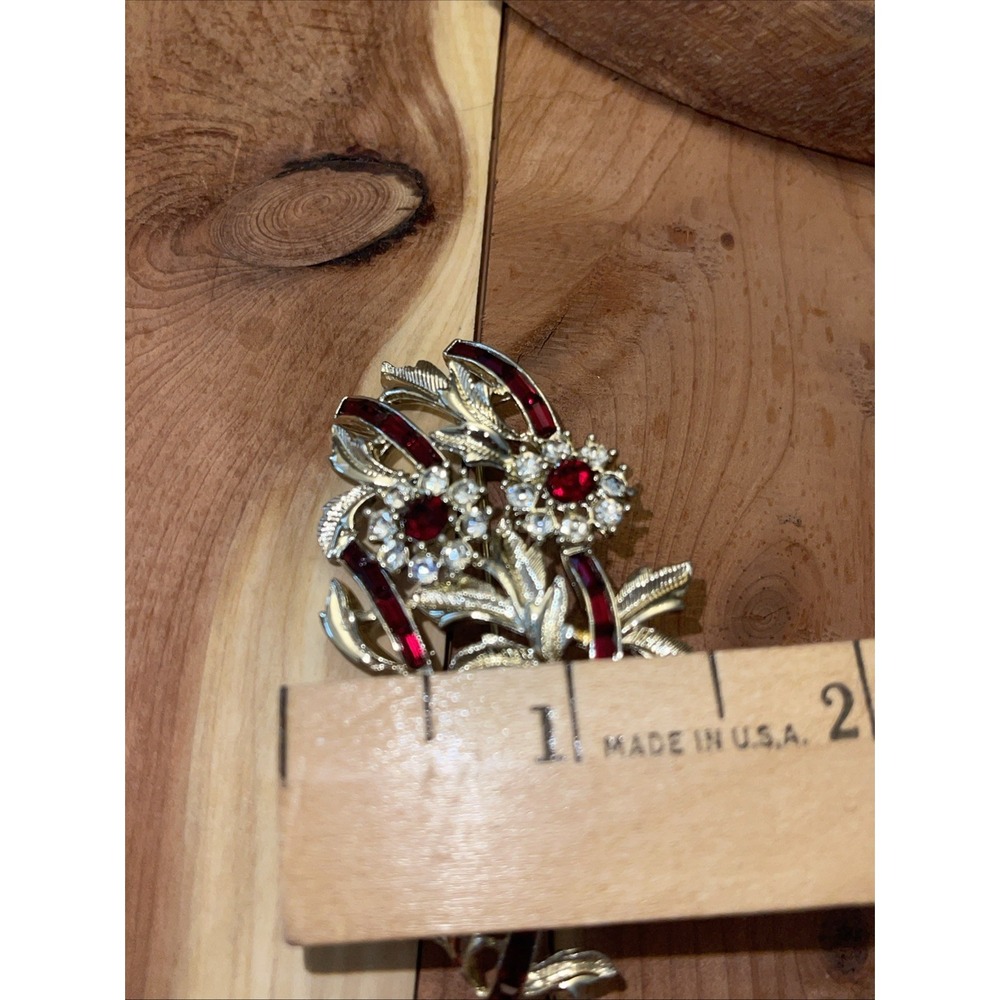 Vintage Ruby Rhinestone Gold Brooch Pin Flowers Daisy Leafs Grannycore - Picture 6 of 6